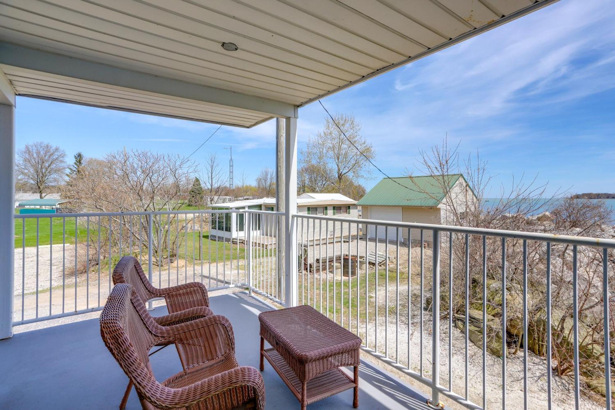 Waterfront Bass Island Retreat With Balcony And Tv Daire Put-in-Bay Dış mekan fotoğraf